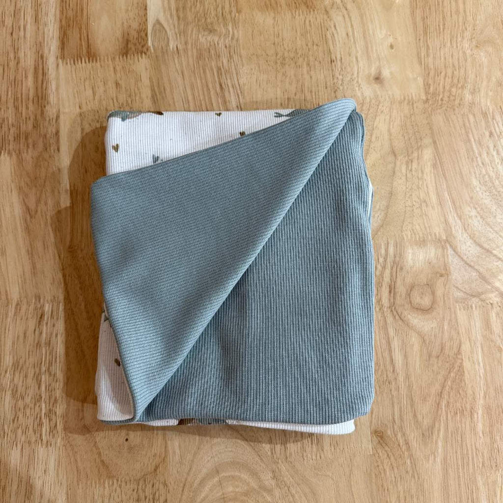 Conjunto Primera Puesta Ballena con gorrito